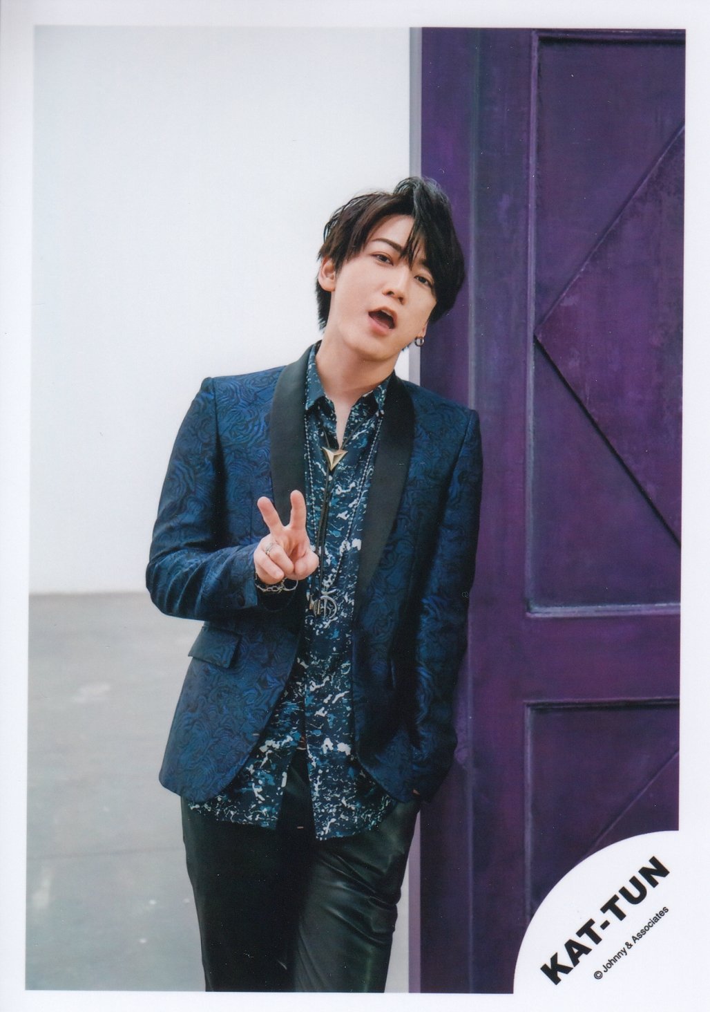 KAT-TUN　亀梨和也　生写真　4冊セット Amazon.co.jp: KAT-TUN 公式生写真 （亀梨和也）KA00076 : おもちゃ